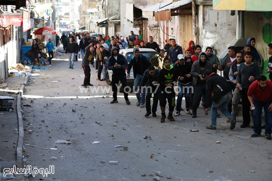 مواجهات بين شباب مخيم الأمعرى وقوات الاحتلال بالضفة (2)