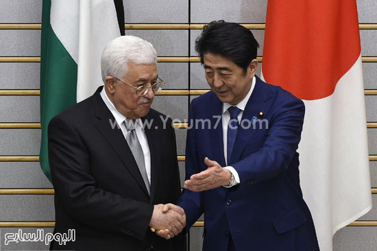 الرئيس الفلسطينى محمود عباس مع إمبراطور اليابان أكيهيتو (3)