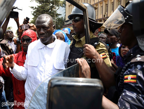 اعتقال زعيم المعارضة فى أوغندا (4)