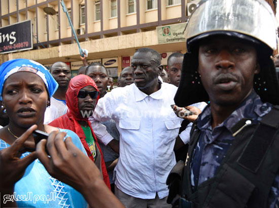 اعتقال زعيم المعارضة فى أوغندا (10)
