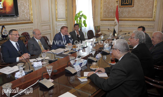 لقاء رئيس الوزراء مع رؤساء تحرير الصحف (10)
