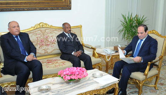 الرئيس السيسى مع وزير خارجية اريتريا (1)