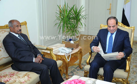 الرئيس السيسى مع وزير خارجية اريتريا (2)