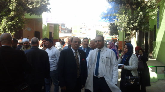 الدكتور صلاح حسن، مدير مستشفى فاقوس العام (3)