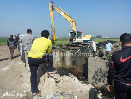 أهل طفل يستعينون بدجالين بعد اختفائه إثر سقوطه بمصرف فى الدقهلية (2)