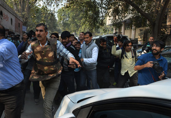 اشتباكات بين محامين ومحتجين فى الهند (3)