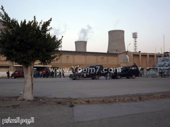  الأمن يحاصر استاد غزل المحلة بعد اقتحام الجماهير (3)
