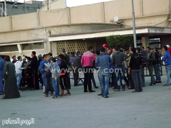  الأمن يحاصر استاد غزل المحلة بعد اقتحام الجماهير (4)