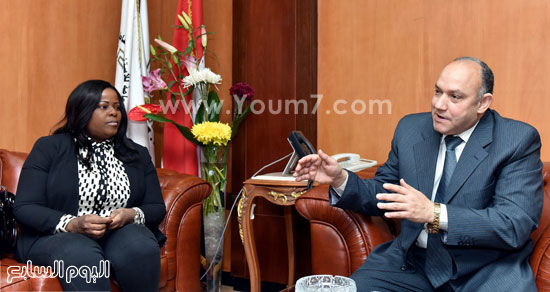 علاء-عمر-رئيس-هيئة-الاستثمار-يستقبل-وفدا-اقتصاديا-من-الجابون-(4)
