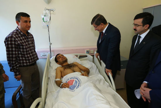 رئيس الوزراء التركى  داود اوغلو اخبار تركيا   تركيا  ستشفى تركى هجوم انقرة (4)