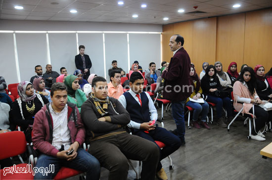 وفد طلاب جامعة النهضة فى زيارة اليوم السابع (9)