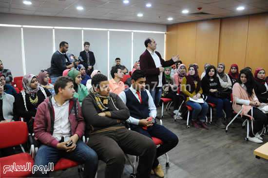 وفد طلاب جامعة النهضة فى زيارة اليوم السابع (12)