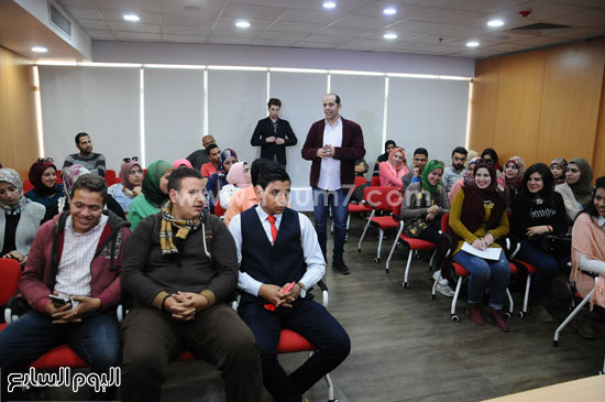 وفد طلاب جامعة النهضة فى زيارة اليوم السابع (15)
