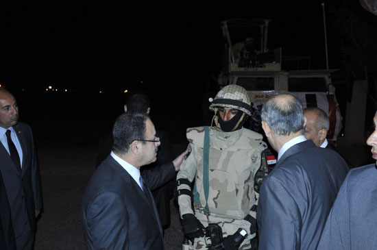 اللواء مجدى عبد الغفار وزير الداخلية يتفقد قوات الأمن بشرم الشيخ (2)