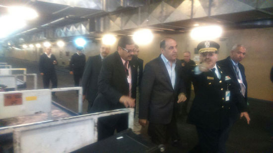 اللواء مجدى عبد الغفار وزير الداخلية يتفقد قوات الأمن بشرم الشيخ (7)