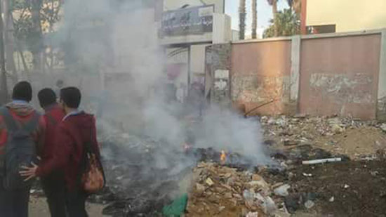 اكوام القمامة، امبابة، مدرسة ثانوية، حرق القمامة، صحافة المواطن (5)
