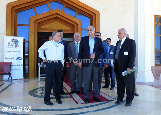 رئيس الوزراء يصل شرم الشيخ للإشراف على استعدادات منتدى أفريقيا 2016 (7)