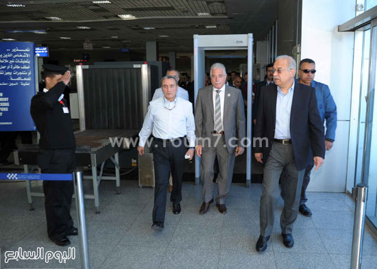رئيس الوزراء يصل شرم الشيخ للإشراف على استعدادات منتدى أفريقيا 2016 (11)