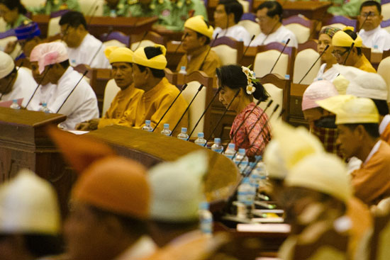 البرلمان-ميانمار-سان سو تشى (1)
