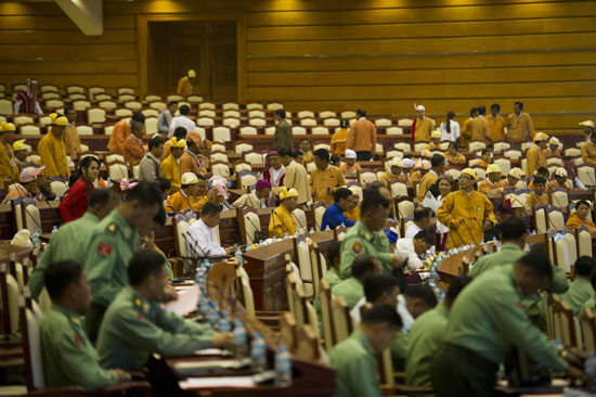 البرلمان-ميانمار-سان سو تشى (2)