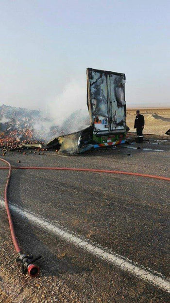 السيطرة على حريق فى شاحنة بمدينة رأس غارب (2)