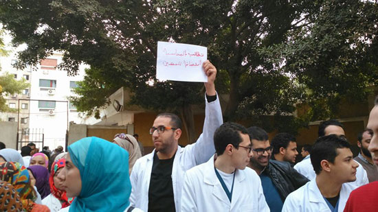 نقابة الأطباء تنظيم وقفات احتجاجية بكافة المستشفيات  (5)