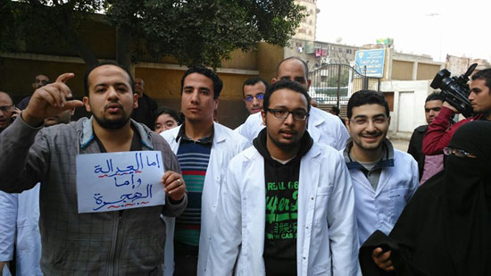 نقابة الأطباء تنظيم وقفات احتجاجية بكافة المستشفيات  (18)
