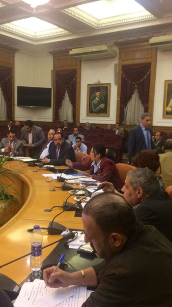 اجتماع محافظ القاهرة مع النواب (2)