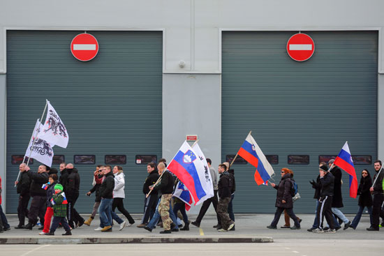 ألاف-يحتجون-على-فتح-مركز-للاجئين-فى-سلوفينيا-(3)