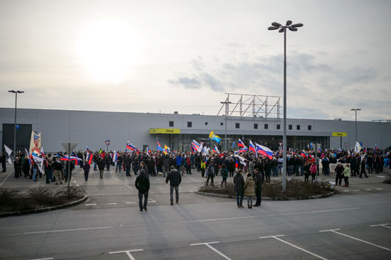 ألاف-يحتجون-على-فتح-مركز-للاجئين-فى-سلوفينيا-(11)