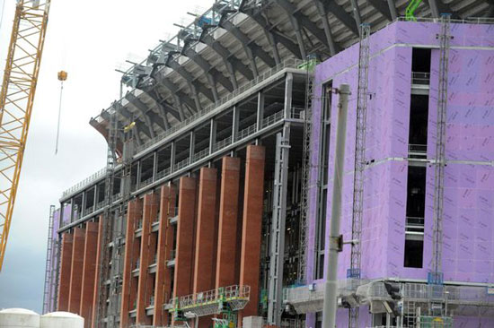 أعمال البناء فى المدرج الجديد بملعب ليفربول (2)