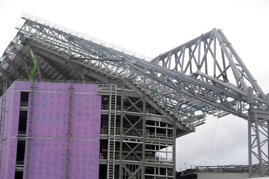 أعمال البناء فى المدرج الجديد بملعب ليفربول (3)