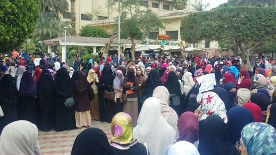  الوقفة الاحتجاجية للطبيبات والممرضات المنتقبات بمستشفى قصر العينى (2)