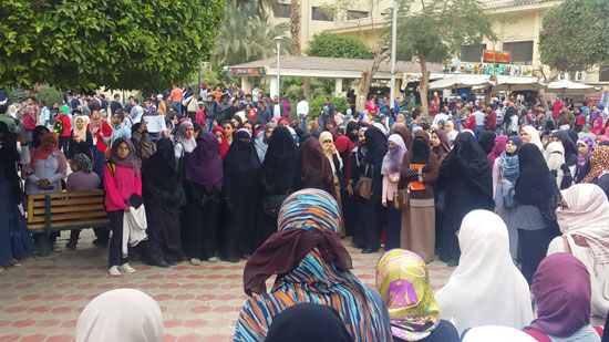  الوقفة الاحتجاجية للطبيبات والممرضات المنتقبات بمستشفى قصر العينى (4)