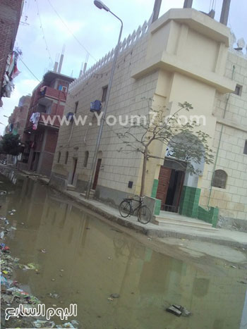 مياه الصرف تغرق شوارع عرب المعمل بالسويس (3)