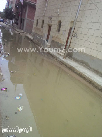 مياه الصرف تغرق شوارع عرب المعمل بالسويس (4)