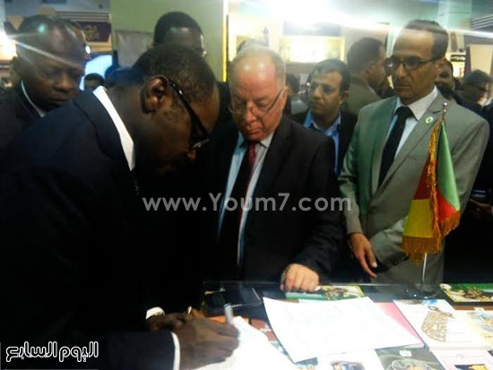 وزير ثقافة الكاميرون يتفقد معرض القاهرة للكتاب (3)