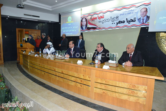 منظمة مصرية دولية تكرم محافظ مطروح لجهوده فى التنمية (1)