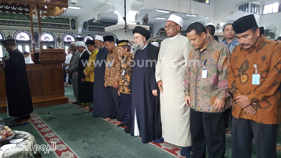 الإمام الأكبر يصلى بجوار الشيعة فى إندونيسيا ويدعو للأخوة (3)