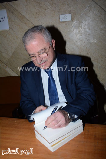 سفير لبنان بالقاهرة يحتفل بتوقيع كتابه  (13)