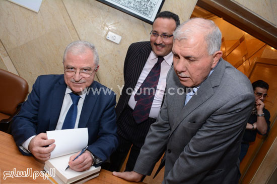 سفير لبنان بالقاهرة يحتفل بتوقيع كتابه  (16)