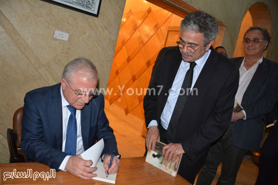 سفير لبنان بالقاهرة يحتفل بتوقيع كتابه  (19)