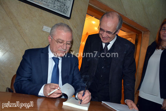 سفير لبنان بالقاهرة يحتفل بتوقيع كتابه  (20)