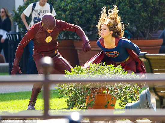  أبطال مسلسلى Supergirl وThe Flash (3)