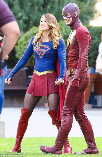  أبطال مسلسلى Supergirl وThe Flash (9)