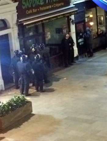 مسلح يحتجز عدد من الرهائن داخل مطعم فى العاصمة البريطانية (2)