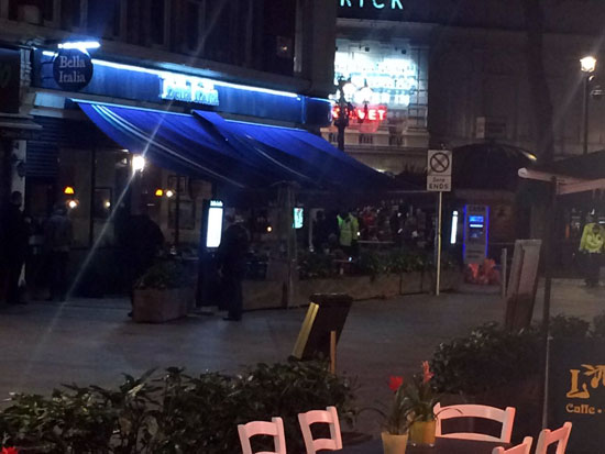 مسلح يحتجز عدد من الرهائن داخل مطعم فى العاصمة البريطانية (5)