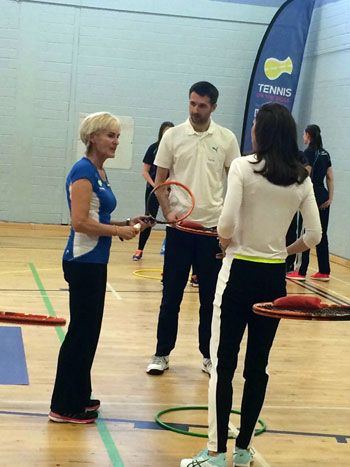كيت ويليامز تتعلم مهارات التنس (2)
