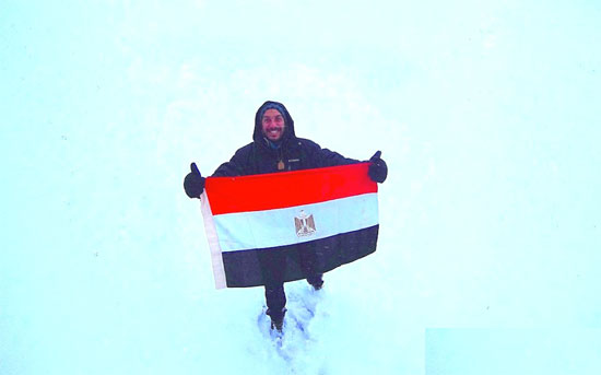 حجاجوفيتش يرفع العلم المصرى (2)