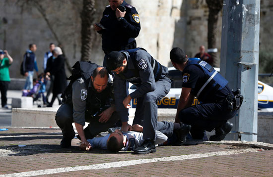 اخبار فلسطين عمليه طعن اخبار العرب القدس المحتله  اصابه اسرائيلى (1)